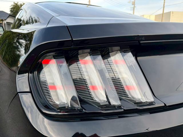 FORD MUSTANG 50 YEARS EDITION