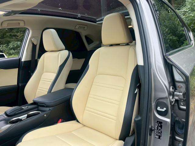 NX NX300h Iパッケージ 全国1年保証・パノラマルーフ・レザーシート・地デジTV・バックカメラ・パワーバックドア・クリアランスソナー・オートマチックハイビーム・ステアリングヒーター・純正17インチAW・ETC・シートヒーター・(41枚目)