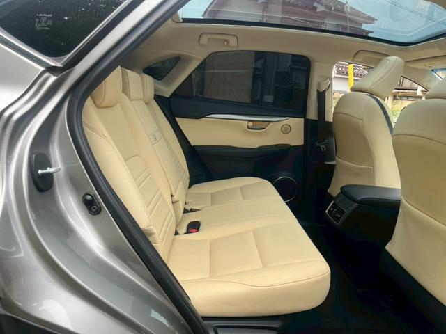 NX NX300h Iパッケージ 全国1年保証・パノラマルーフ・レザーシート・地デジTV・バックカメラ・パワーバックドア・クリアランスソナー・オートマチックハイビーム・ステアリングヒーター・純正17インチAW・ETC・シートヒーター・(43枚目)