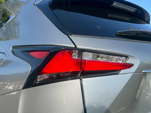 NX NX300h Iパッケージ 全国1年保証・パノラマルーフ・レザーシート・地デジTV・バックカメラ・パワーバックドア・クリアランスソナー・オートマチックハイビーム・ステアリングヒーター・純正17インチAW・ETC・シートヒーター・(70枚目)