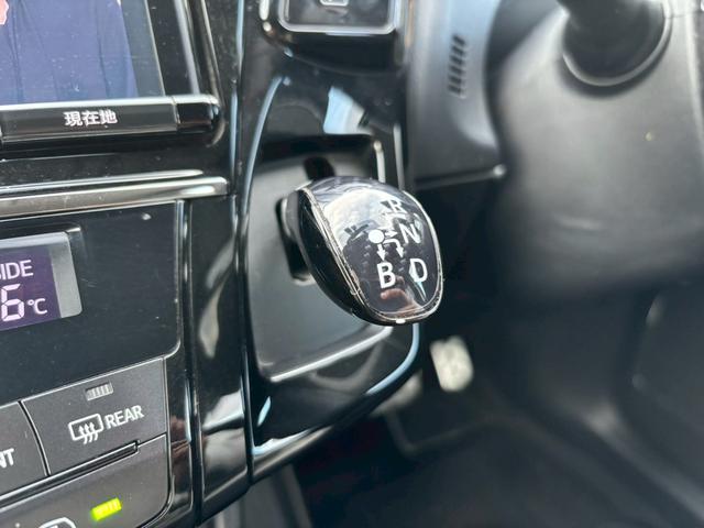 プリウスアルファ Sツーリングセレクション・GRスポーツ 全国1年保証・ユーザー買取車両・純正ナビ・地デジTV・バックカメラ・ハーフレザーシート・ETC2.0・社外19インチアルミ・車高調・スマートキー・プッシュスタート・LEDヘッドライト・フォグ(15枚目)