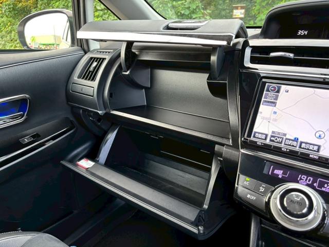 プリウスアルファ Sツーリングセレクション・GRスポーツ 全国1年保証・ユーザー買取車両・純正ナビ・地デジTV・バックカメラ・ハーフレザーシート・ETC2.0・社外19インチアルミ・車高調・スマートキー・プッシュスタート・LEDヘッドライト・フォグ(19枚目)