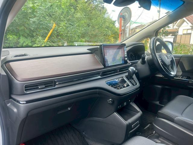 オデッセイハイブリッド e:HEVアブソルート 全国1年保証・ユーザー買取車両・メーカーナビ・地デジTV・全方位カメラ・両側パワースライド・ハーフレザー・ETC2.0・レーダークルーズ・レーン逸脱センサー・LEDヘッドライト・17インチアルミ(44枚目)