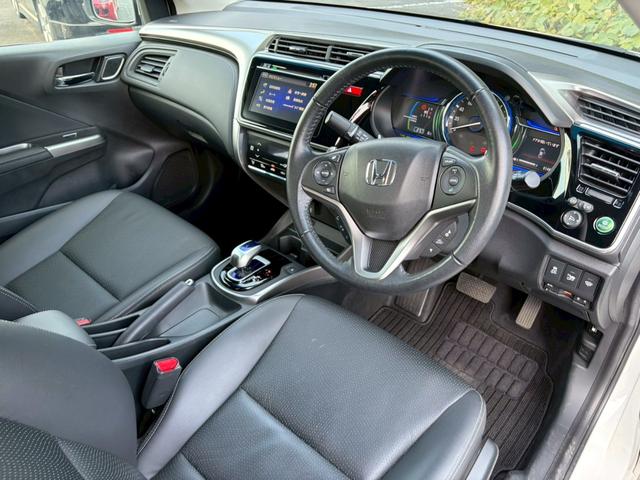 グレイス ハイブリッドEX 全国1年保証・ワンオーナー車・純正ナビ・レザーシート・地デジTV・バックカメラ・ETC・パドルシフト・スペアキー・HDMI・Bluetoothオーディオ・フォグランプ・サイドバイザー・シガーソケット(29枚目)