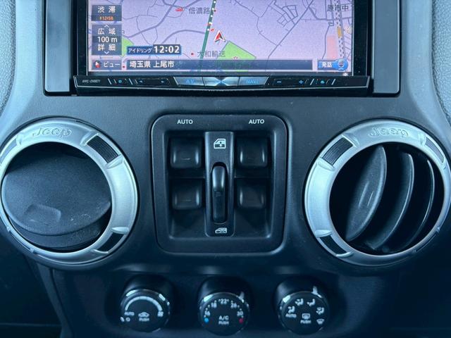 ジープ・ラングラーアンリミテッド サハラ　ユーザー買取車両・カロッツェリアナビ・地デジＴＶ・バックカメラ・Ｂｌｕｅｔｏｏｔｈオーディオ・サイドカメラ・キーレス・純正１６インチアルミ・背面タイヤ・フォグランプ（15枚目）