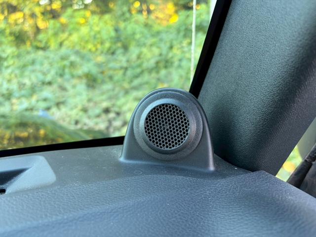 ジープ・ラングラーアンリミテッド サハラ　ユーザー買取車両・カロッツェリアナビ・地デジＴＶ・バックカメラ・Ｂｌｕｅｔｏｏｔｈオーディオ・サイドカメラ・キーレス・純正１６インチアルミ・背面タイヤ・フォグランプ（23枚目）