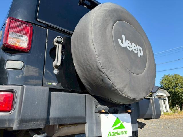 ジープ・ラングラーアンリミテッド サハラ　ユーザー買取車両・カロッツェリアナビ・地デジＴＶ・バックカメラ・Ｂｌｕｅｔｏｏｔｈオーディオ・サイドカメラ・キーレス・純正１６インチアルミ・背面タイヤ・フォグランプ（29枚目）