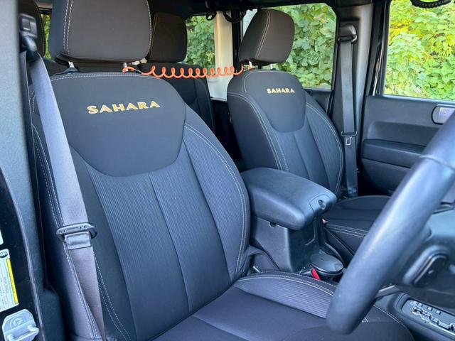 ジープ・ラングラーアンリミテッド サハラ　ユーザー買取車両・カロッツェリアナビ・地デジＴＶ・バックカメラ・Ｂｌｕｅｔｏｏｔｈオーディオ・サイドカメラ・キーレス・純正１６インチアルミ・背面タイヤ・フォグランプ（33枚目）