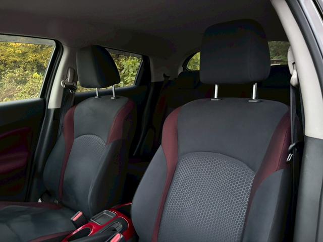 ジューク 15RX タイプV 全国1年保証・ユーザー買取車両・純正ナビ・地デジTV・CD・インテリジェントキー・プッシュスタート・フォグランプ・オートエアコン・サイドバイザー・電動格納ミラー(26枚目)