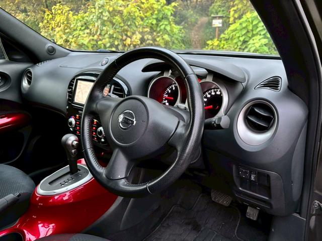 ジューク 15RX タイプV 全国1年保証・ユーザー買取車両・純正ナビ・地デジTV・CD・インテリジェントキー・プッシュスタート・フォグランプ・オートエアコン・サイドバイザー・電動格納ミラー(29枚目)