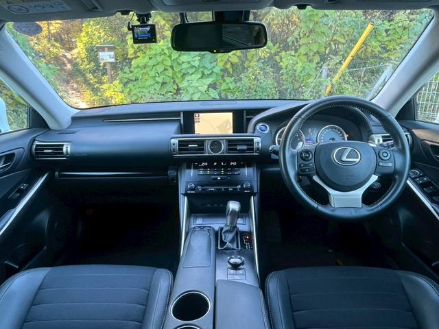 ＩＳ ＩＳ３００ｈ　全国１年保証・ＢＢＳホイール・純正ナビ・バックカメラ・地デジＴＶ・ドライブレコーダー・Ｂｌｕｅｔｏｏｔｈ・ハーフレザーシート・ＥＴＣ・クルーズコントロール・ＬＥＤヘッドライト・フロントスポイラー（10枚目）