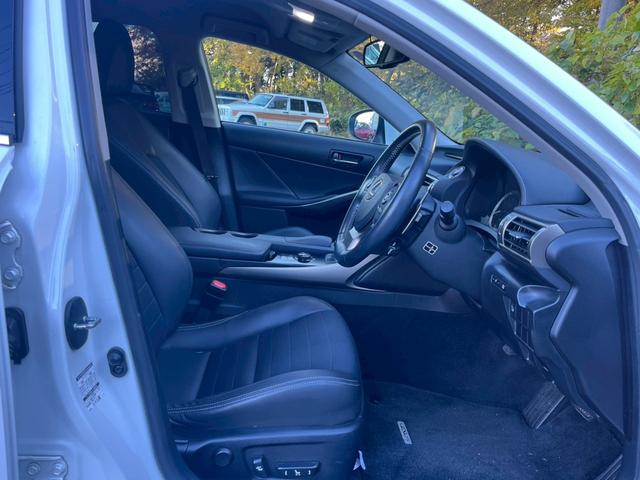 ＩＳ ＩＳ３００ｈ　全国１年保証・ＢＢＳホイール・純正ナビ・バックカメラ・地デジＴＶ・ドライブレコーダー・Ｂｌｕｅｔｏｏｔｈ・ハーフレザーシート・ＥＴＣ・クルーズコントロール・ＬＥＤヘッドライト・フロントスポイラー（38枚目）