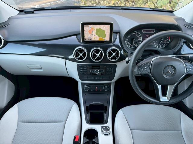 Ｂクラス Ｂ１８０　ブルーエフィシェンシー　純正ナビ・地デジＴＶ・ＥＴＣ・バックカメラ・Ｂｌｕｅｔｏｏｔｈオーディオ・パドルシフト・純正１８インチＡＷ・ユーザー買取車・スペアキー・オートライト・電動格納ミラー・ステアリングスイッチ（23枚目）