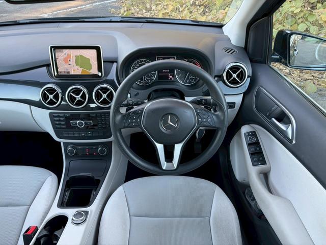 Ｂクラス Ｂ１８０　ブルーエフィシェンシー　純正ナビ・地デジＴＶ・ＥＴＣ・バックカメラ・Ｂｌｕｅｔｏｏｔｈオーディオ・パドルシフト・純正１８インチＡＷ・ユーザー買取車・スペアキー・オートライト・電動格納ミラー・ステアリングスイッチ（24枚目）