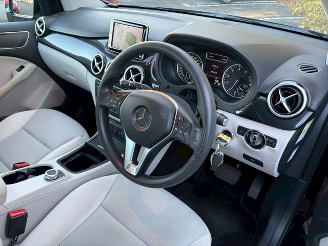 Ｂクラス Ｂ１８０　ブルーエフィシェンシー　純正ナビ・地デジＴＶ・ＥＴＣ・バックカメラ・Ｂｌｕｅｔｏｏｔｈオーディオ・パドルシフト・純正１８インチＡＷ・ユーザー買取車・スペアキー・オートライト・電動格納ミラー・ステアリングスイッチ（26枚目）