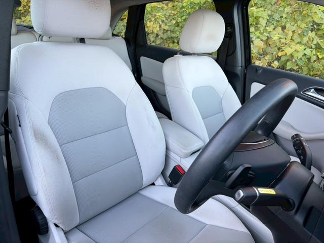 Ｂクラス Ｂ１８０　ブルーエフィシェンシー　純正ナビ・地デジＴＶ・ＥＴＣ・バックカメラ・Ｂｌｕｅｔｏｏｔｈオーディオ・パドルシフト・純正１８インチＡＷ・ユーザー買取車・スペアキー・オートライト・電動格納ミラー・ステアリングスイッチ（28枚目）