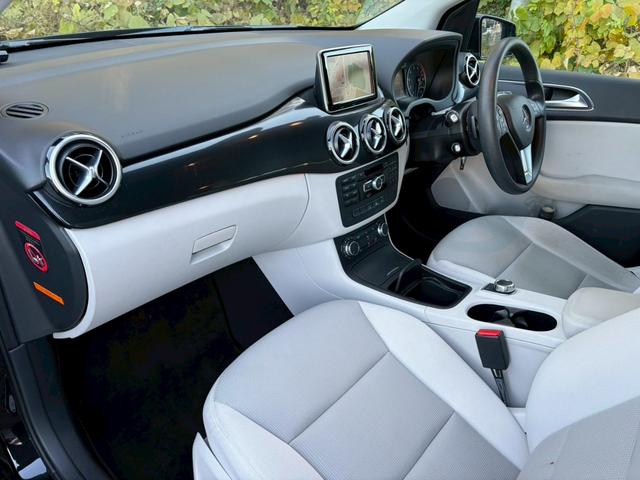 Ｂクラス Ｂ１８０　ブルーエフィシェンシー　純正ナビ・地デジＴＶ・ＥＴＣ・バックカメラ・Ｂｌｕｅｔｏｏｔｈオーディオ・パドルシフト・純正１８インチＡＷ・ユーザー買取車・スペアキー・オートライト・電動格納ミラー・ステアリングスイッチ（29枚目）