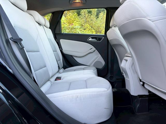 Ｂクラス Ｂ１８０　ブルーエフィシェンシー　純正ナビ・地デジＴＶ・ＥＴＣ・バックカメラ・Ｂｌｕｅｔｏｏｔｈオーディオ・パドルシフト・純正１８インチＡＷ・ユーザー買取車・スペアキー・オートライト・電動格納ミラー・ステアリングスイッチ（33枚目）