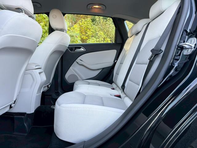 Ｂクラス Ｂ１８０　ブルーエフィシェンシー　純正ナビ・地デジＴＶ・ＥＴＣ・バックカメラ・Ｂｌｕｅｔｏｏｔｈオーディオ・パドルシフト・純正１８インチＡＷ・ユーザー買取車・スペアキー・オートライト・電動格納ミラー・ステアリングスイッチ（35枚目）