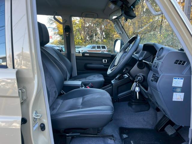 ランドクルーザー70 AX 全国1年保証・デフロック・純正ナビ・地デジTV・バックカメラ・ドライブレコーダー・ハーフレザーシート・LEDヘッドライト・ETC・クルーズコントロール・純正アルミホイール・USB端子・ユーザー買取車(34枚目)