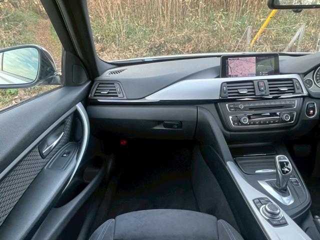 3シリーズ 320iツーリング Mスポーツ 純正ナビ・バックカメラ・Bluetooth・ETC・パワーバックドア・パワーシート・アイドリングストップ・純正アルミホイール・スマートキー・ウインカーミラー・フォグランプ・ステアリングリモコン(12枚目)