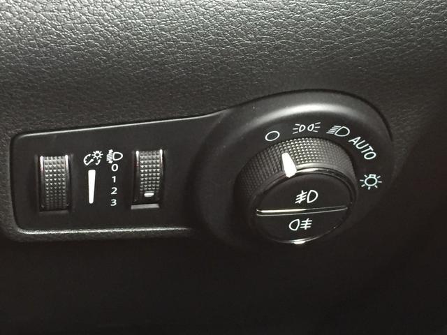 ジープ・コマンダー ロンジチュード 1オーナー ナビ地デジバックカメラ ハーフレザーシート スマートキー LEDヘッドライト 純正アルミ 前後ドライブレコーダー(11枚目)