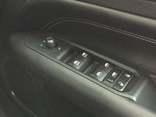 ジープ・コマンダー ロンジチュード 1オーナー ナビ地デジバックカメラ ハーフレザーシート スマートキー LEDヘッドライト 純正アルミ 前後ドライブレコーダー(14枚目)