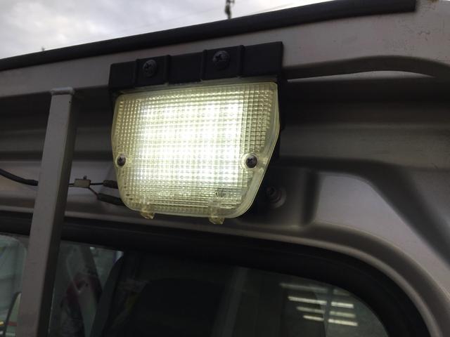 キャリイトラック KC 4WD エアコン パワステ CDオーディオ ETC 荷台ライト(10枚目)