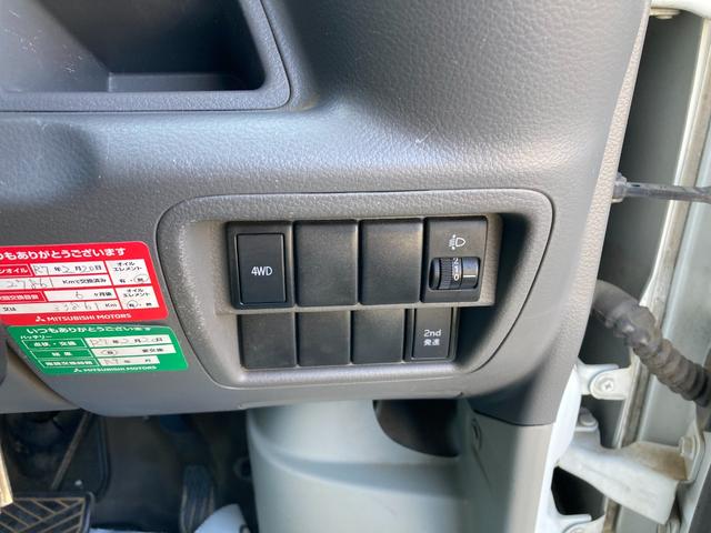 ミニキャブバン M 切替式4WD 2速発進 社外ナビ TV Bカメラ Bluetooth キーレス 社外アルミ バイザー ワンオーナー ディーラー記録簿 1年保証付(17枚目)