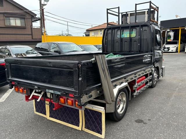 キャンターガッツ 　舟形バンパー　金華山内装張り替え　デコトラ　黒ラメオールペン（9枚目）