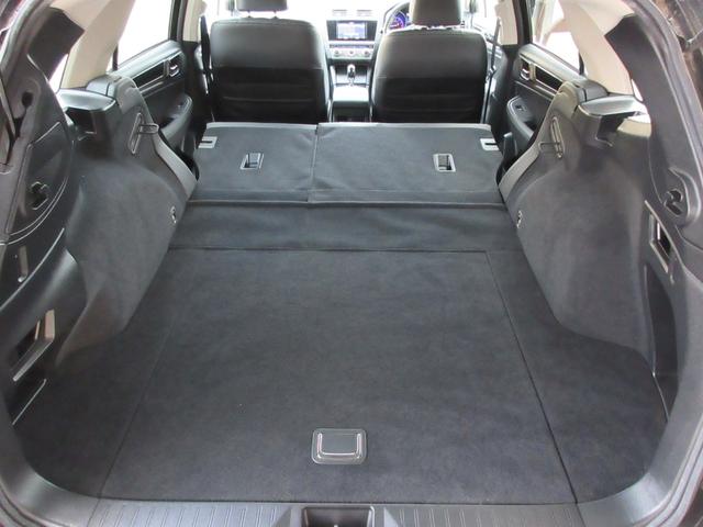 レガシィアウトバック リミテッド　／黒革暖パワーシート／全席ヒーター／追従クルコン／アイサイトＶｅｒ３／Ｐリアゲート／ＬＥＤオートライト／フォグ／フルフラット／トノカバー／ドラレコ／ＥＴＣ／ＢＳＭ／ＸＭＯＤＥ／ＵＳＢ充電／ＢＴ接続／（62枚目）