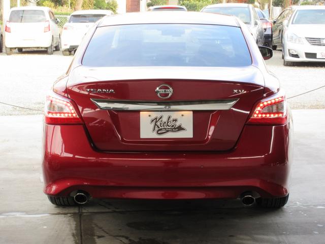 ティアナ ＸＶ　／全方位カメラ／冷暖黒革Ｐシート／オットマン／衝突軽減／車線逸脱／後方検知／クルコン／純正ＳＤナビ／ＤＶＤ再／ＢＴ接続／フルセグＴＶ／ＥＴＣ／インテリキー×２／純１７ＡＷ／ＨＩＤオートライト／（7枚目）