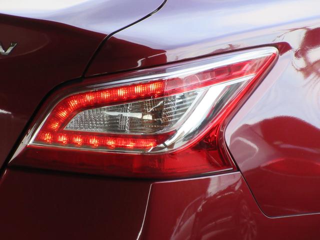 ティアナ ＸＶ　／全方位カメラ／冷暖黒革Ｐシート／オットマン／衝突軽減／車線逸脱／後方検知／クルコン／純正ＳＤナビ／ＤＶＤ再／ＢＴ接続／フルセグＴＶ／ＥＴＣ／インテリキー×２／純１７ＡＷ／ＨＩＤオートライト／（9枚目）