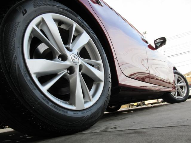 ティアナ ＸＶ　／全方位カメラ／冷暖黒革Ｐシート／オットマン／衝突軽減／車線逸脱／後方検知／クルコン／純正ＳＤナビ／ＤＶＤ再／ＢＴ接続／フルセグＴＶ／ＥＴＣ／インテリキー×２／純１７ＡＷ／ＨＩＤオートライト／（10枚目）