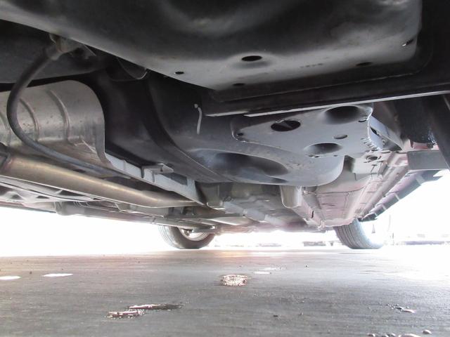 ティアナ ＸＶ　／全方位カメラ／冷暖黒革Ｐシート／オットマン／衝突軽減／車線逸脱／後方検知／クルコン／純正ＳＤナビ／ＤＶＤ再／ＢＴ接続／フルセグＴＶ／ＥＴＣ／インテリキー×２／純１７ＡＷ／ＨＩＤオートライト／（16枚目）