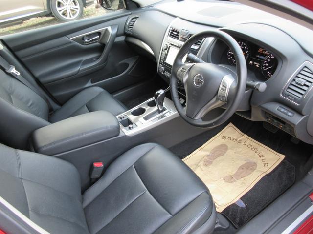 ティアナ ＸＶ　／全方位カメラ／冷暖黒革Ｐシート／オットマン／衝突軽減／車線逸脱／後方検知／クルコン／純正ＳＤナビ／ＤＶＤ再／ＢＴ接続／フルセグＴＶ／ＥＴＣ／インテリキー×２／純１７ＡＷ／ＨＩＤオートライト／（25枚目）