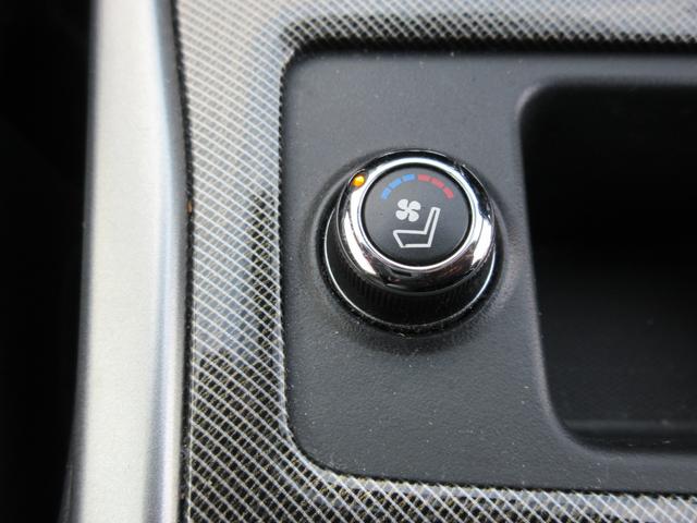 ティアナ ＸＶ　／全方位カメラ／冷暖黒革Ｐシート／オットマン／衝突軽減／車線逸脱／後方検知／クルコン／純正ＳＤナビ／ＤＶＤ再／ＢＴ接続／フルセグＴＶ／ＥＴＣ／インテリキー×２／純１７ＡＷ／ＨＩＤオートライト／（39枚目）