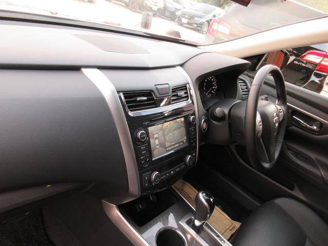 ティアナ ＸＶ　／全方位カメラ／冷暖黒革Ｐシート／オットマン／衝突軽減／車線逸脱／後方検知／クルコン／純正ＳＤナビ／ＤＶＤ再／ＢＴ接続／フルセグＴＶ／ＥＴＣ／インテリキー×２／純１７ＡＷ／ＨＩＤオートライト／（43枚目）