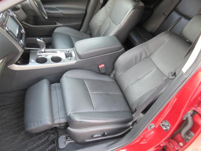 ティアナ ＸＶ　／全方位カメラ／冷暖黒革Ｐシート／オットマン／衝突軽減／車線逸脱／後方検知／クルコン／純正ＳＤナビ／ＤＶＤ再／ＢＴ接続／フルセグＴＶ／ＥＴＣ／インテリキー×２／純１７ＡＷ／ＨＩＤオートライト／（46枚目）