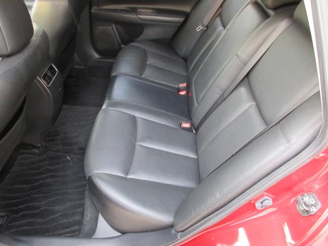 ティアナ ＸＶ　／全方位カメラ／冷暖黒革Ｐシート／オットマン／衝突軽減／車線逸脱／後方検知／クルコン／純正ＳＤナビ／ＤＶＤ再／ＢＴ接続／フルセグＴＶ／ＥＴＣ／インテリキー×２／純１７ＡＷ／ＨＩＤオートライト／（53枚目）