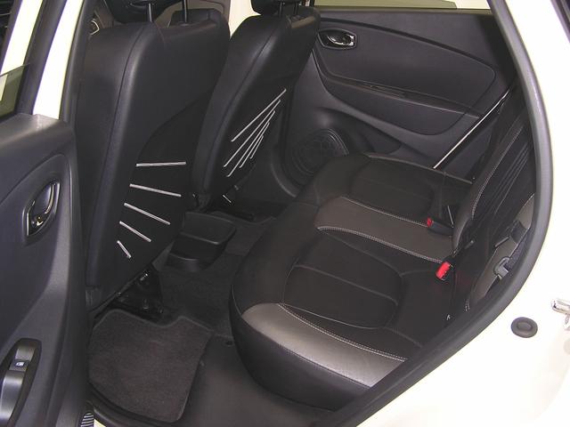 キャプチャー プレミアム 6ヶ月保証/黒レザ-シ-ト/シ-トヒ-タ-/バックカメラ/メモリ-ナビ/TV走行可/Bluetooth/純17AW/2023年タイヤ/ミュ-ジックサ-バ/DVD再生/HID/クルコン/1200/ターボ(10枚目)