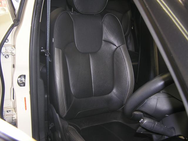 キャプチャー プレミアム 6ヶ月保証/黒レザ-シ-ト/シ-トヒ-タ-/バックカメラ/メモリ-ナビ/TV走行可/Bluetooth/純17AW/2023年タイヤ/ミュ-ジックサ-バ/DVD再生/HID/クルコン/1200/ターボ(11枚目)