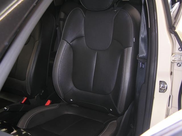 キャプチャー プレミアム 6ヶ月保証/黒レザ-シ-ト/シ-トヒ-タ-/バックカメラ/メモリ-ナビ/TV走行可/Bluetooth/純17AW/2023年タイヤ/ミュ-ジックサ-バ/DVD再生/HID/クルコン/1200/ターボ(35枚目)