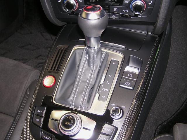 Ｓ４アバント ベースグレード　後期　３ＬスーチャーＥＧ　ハーフレザー　シートヒーター　純正ナビ　地デジ　Ｂｌｕｅｔｏｏｔｈ　バックカメラ　クルーズコントロール　パドルシフト　オートテールゲート（20枚目）