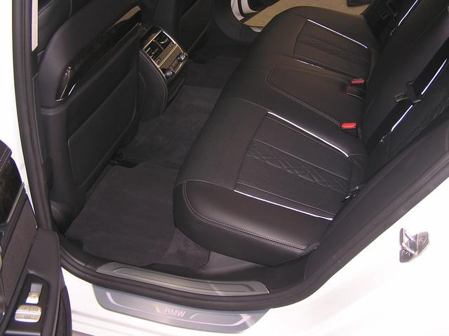 タバコ臭等の悪臭もございません。室内も専門業者様に依頼してルームクリーニングを行っております。隅々まで綺麗な状態です！