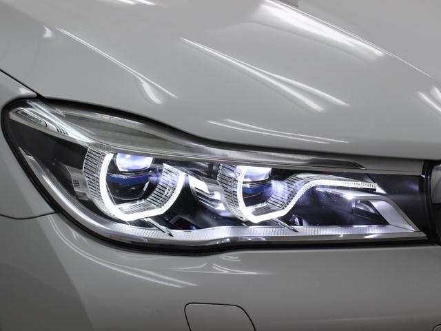 中古車では、劣化で白くくもりがちなヘッドライトレンズも透明感のある綺麗な状態が保たれております。劣化の生じやすいモール類までも綺麗な状態です。◇ＬＥＤになりますので、暗い夜道のライディングも安心です！