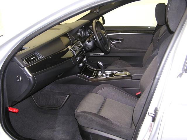 BMW 5 SERIES 523i M-SPORT PACKAGE