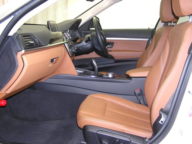 ３シリーズ ３２８ｉグランツーリスモ　ラグジュアリー　２ＬターボＥ／Ｇ　ベージュ革　シートヒータ　シートメモリ　純正ナビ　地デジ　Ｂｌｕｅｔｏｏｔｈ　ＵＳＢ　ＥＴＣ　クルコン　Ｂカメラ　電動ウイング　電動ハッチ　アイドルストップ　記録簿・取扱説明書説有り（8枚目）