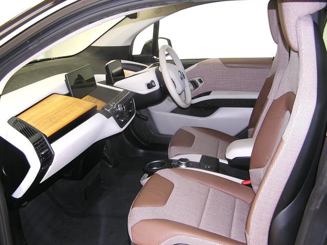 ｉ３ ロッジ　レンジ・エクステンダー装備車　後期型　１２０Ａｈ４２ＫＷ　純正２０インチＡＷ　ハーフレザー　シートヒーター　純正ナビ　ブルートゥース　ＵＳＢ　ＥＴＣ　バックカメラ　衝突警告　ＡＣＣ（8枚目）