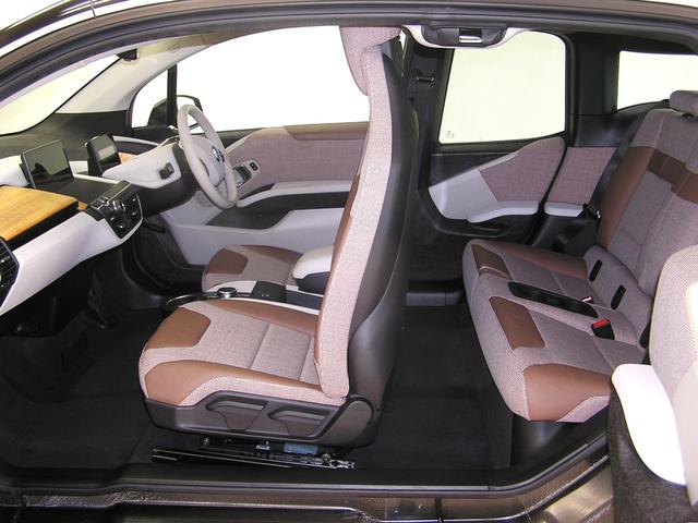 ｉ３ ロッジ　レンジ・エクステンダー装備車　後期型　１２０Ａｈ４２ＫＷ　純正２０インチＡＷ　ハーフレザー　シートヒーター　純正ナビ　ブルートゥース　ＵＳＢ　ＥＴＣ　バックカメラ　衝突警告　ＡＣＣ（9枚目）